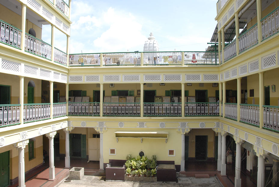  4.Ramakrishna Sarada Mission Sister Nivedita Girls School